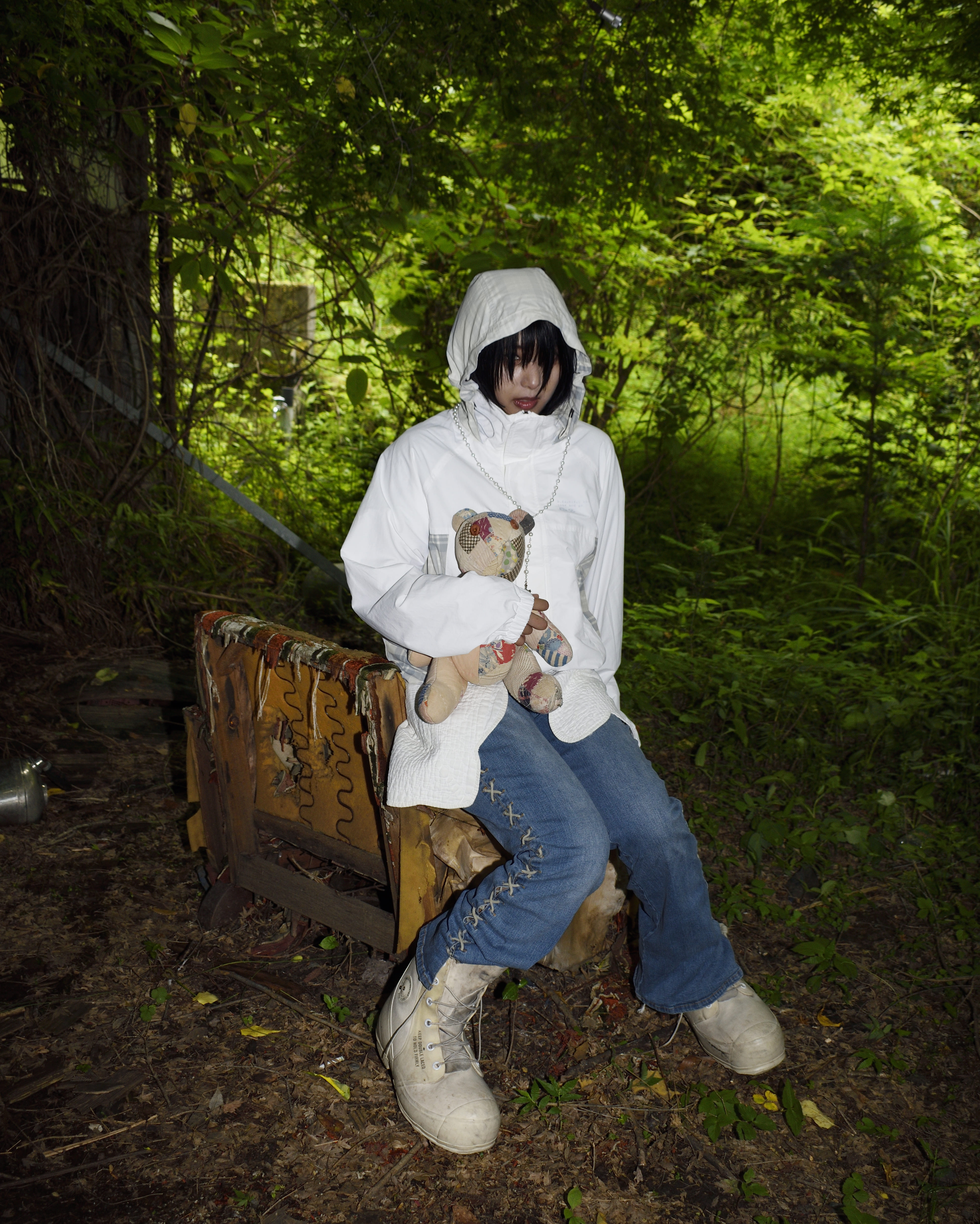 산산기어가 미국 LA 기반의 브랜드 뷰티플(b.Eautiful)과 손잡고 첫 협업 컬렉션 ‘In the Haikyo…’를 공개한다. 