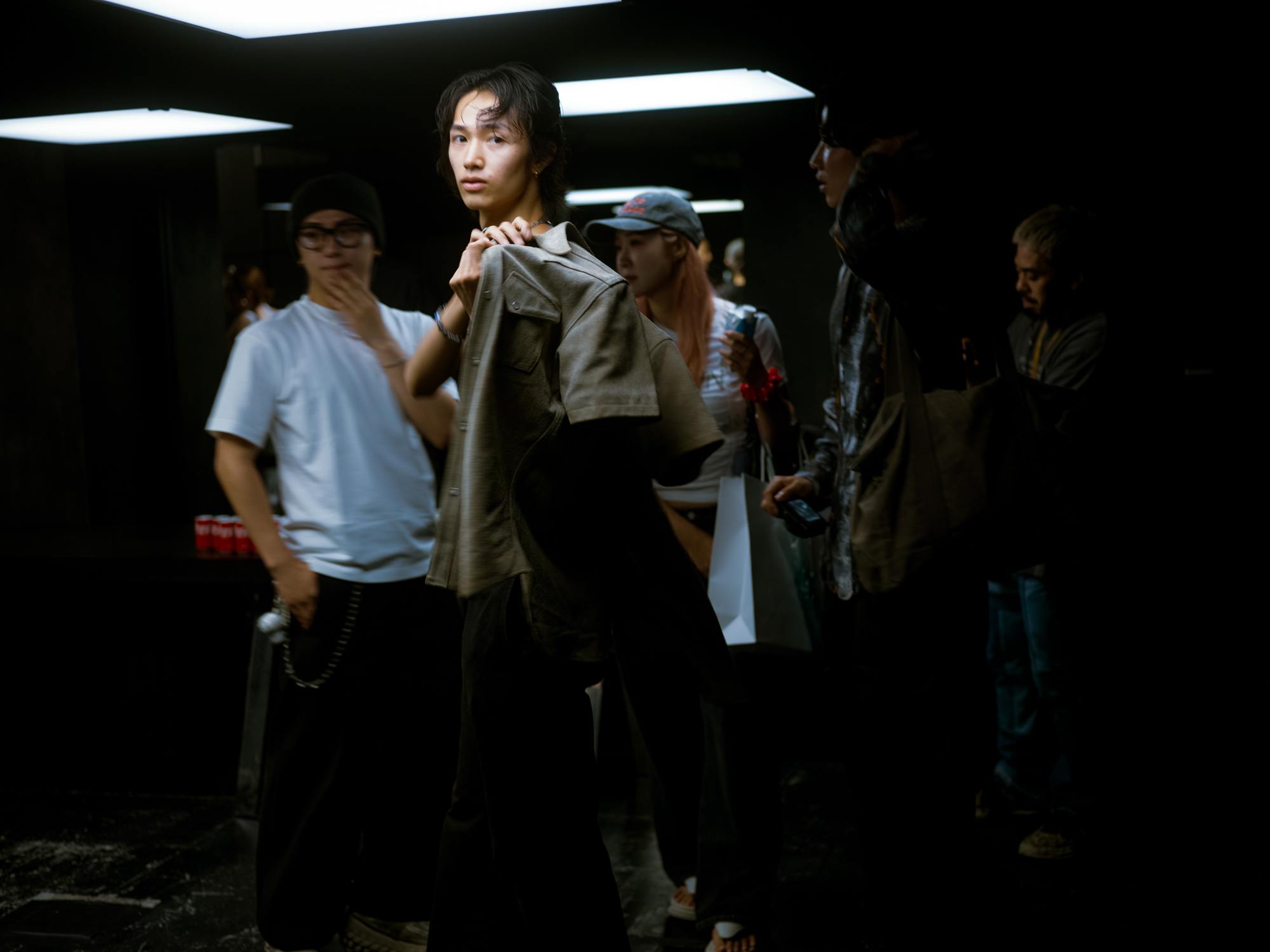 웰던(WE11DONE)과 스트리트 카 라이프스타일 브랜드 피치스(Peaches)가 두 번째 협업 컬렉션을 출시했다.