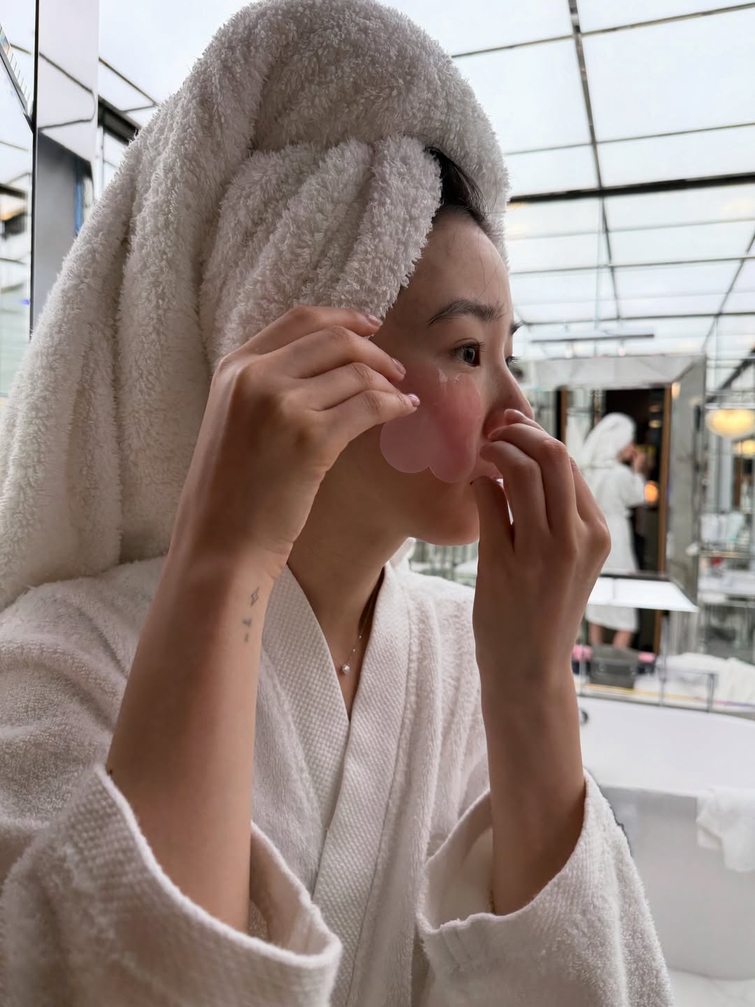 모델 아이린이 뷰티 브랜드 SKIT을 론칭