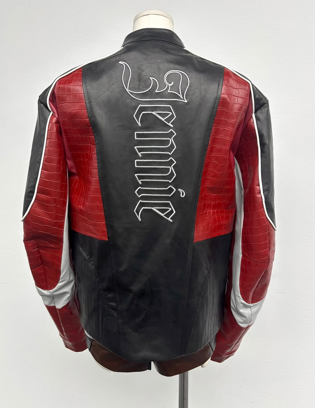 블랙핑크 제니를 위한 르쥬(Leje)의 커스텀 의상