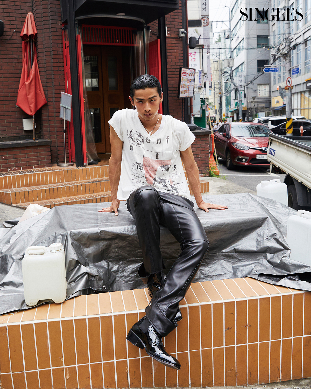 2025 남성복 트렌드 화보이미지. 패션, 남성복, 생로랑, 토즈, 프라다