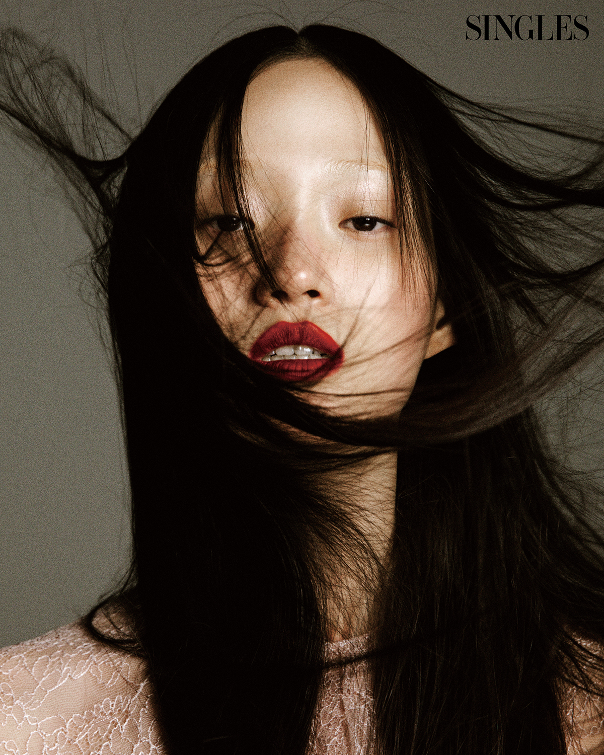 신현지, 패션화보, 싱글즈 8월호