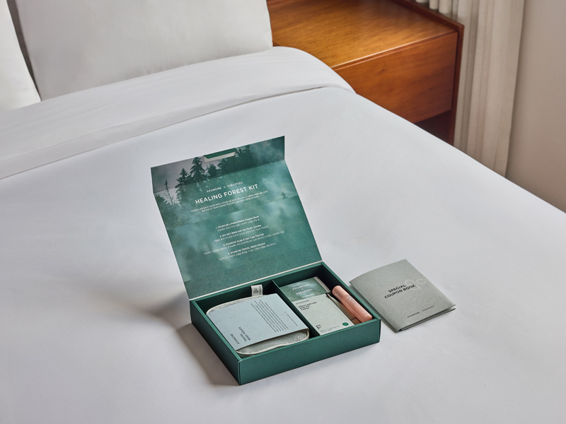파라스파라 서울X아윤채 힐링 포레스트 트래블 키트