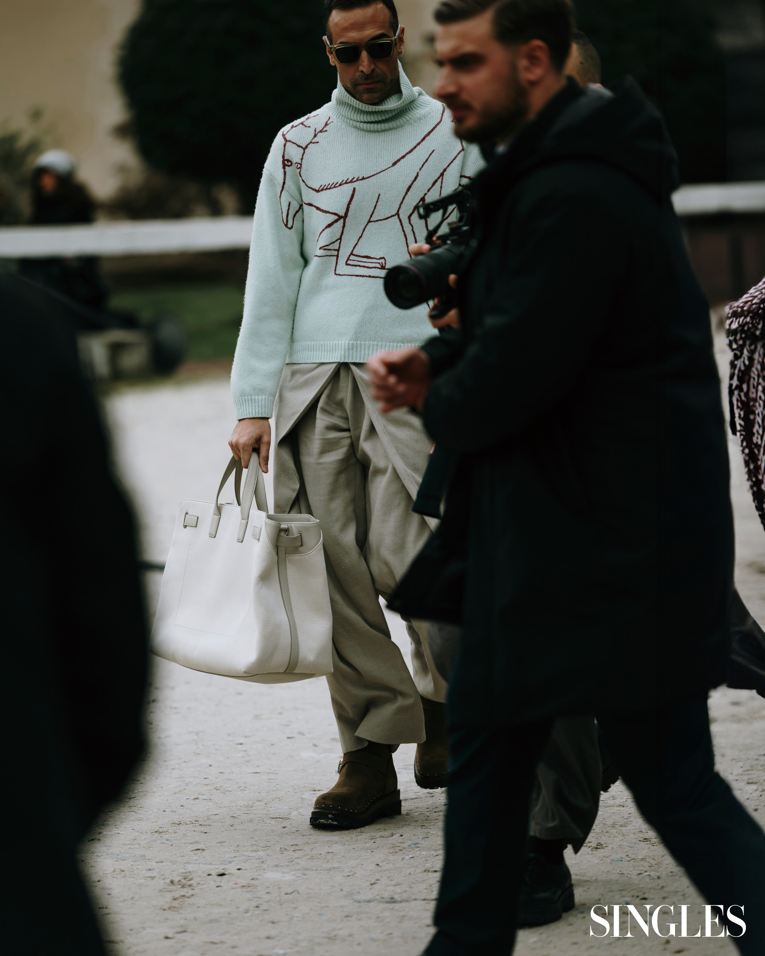 스칸트 패션을 입은 남자 