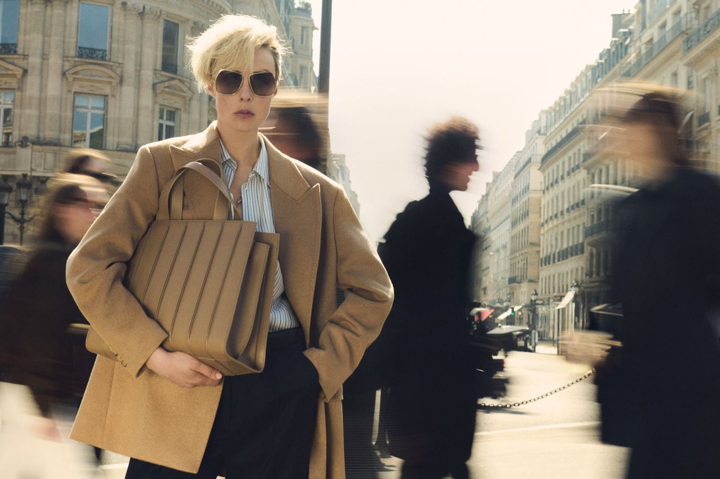 막스마라의 2025 뉴 캠페인 ‘타임, 테일러드(TIME, TAILORED)’