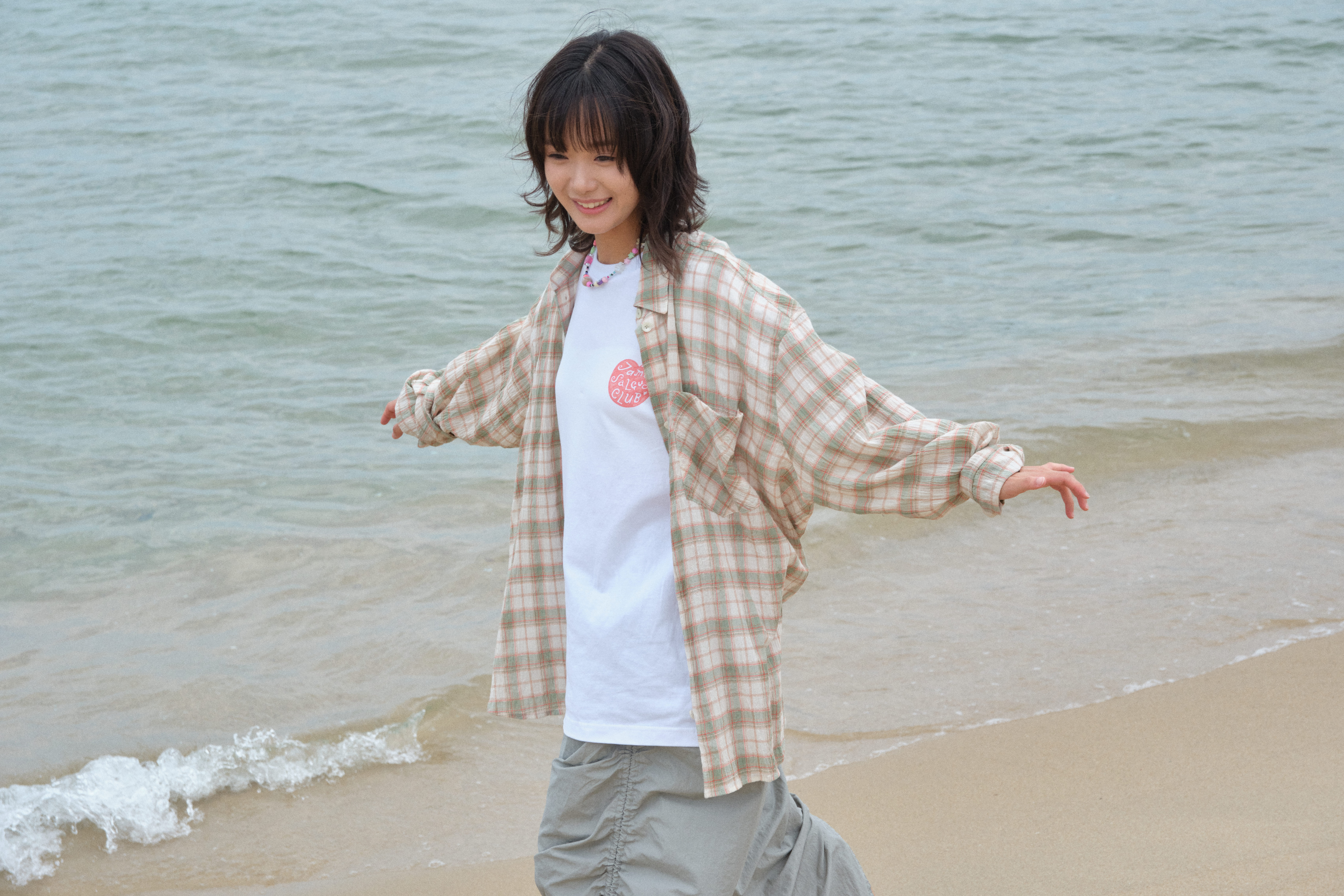 편집숍 비이커가 오는 7일 아티스트 한로로와 함께한 협업 프로젝트 ‘자몽살구클럽’을 선보인다.