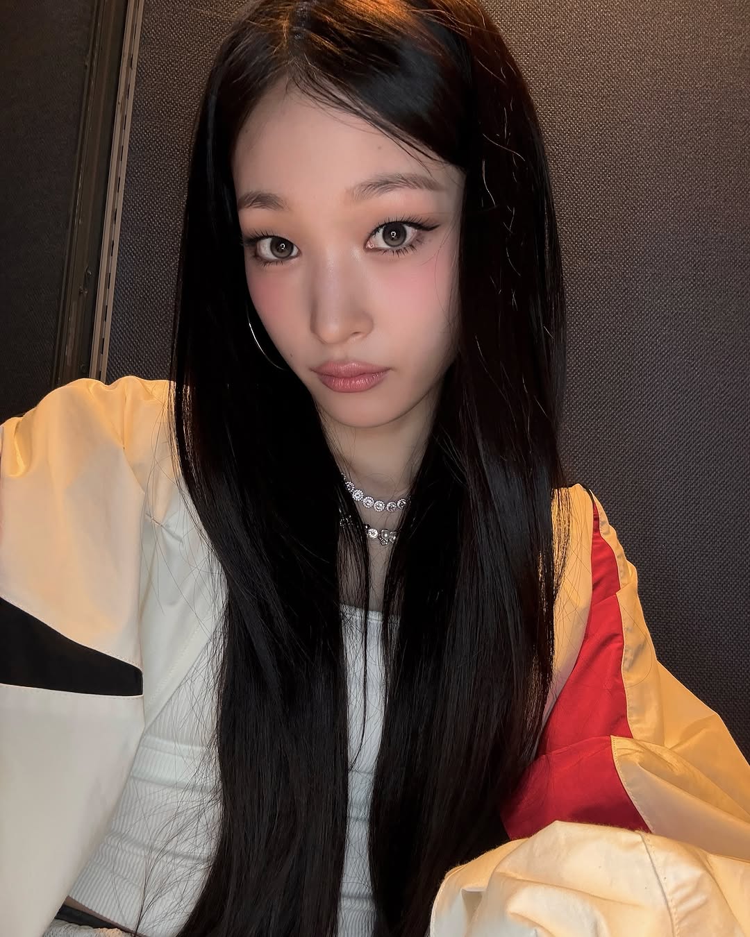 올데프 애니가 착용한 스와로브스키 쥬얼리