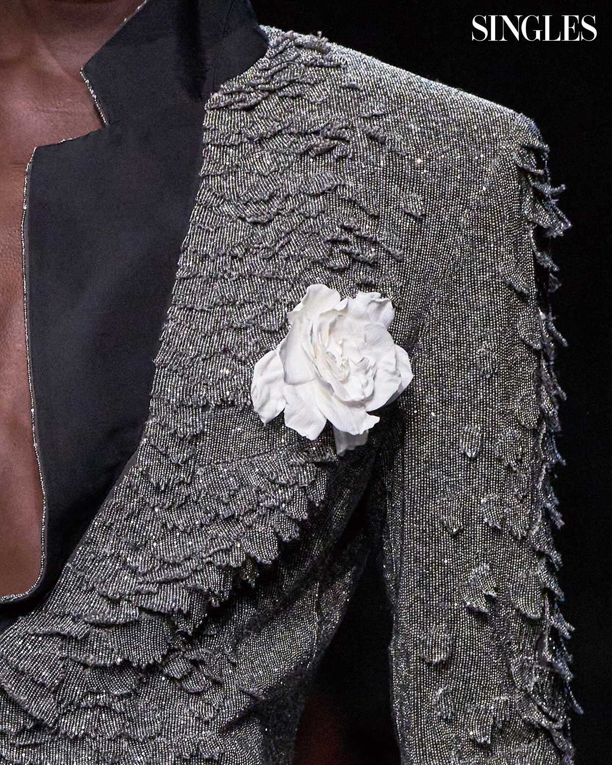 톰포드의 프라워 브로치