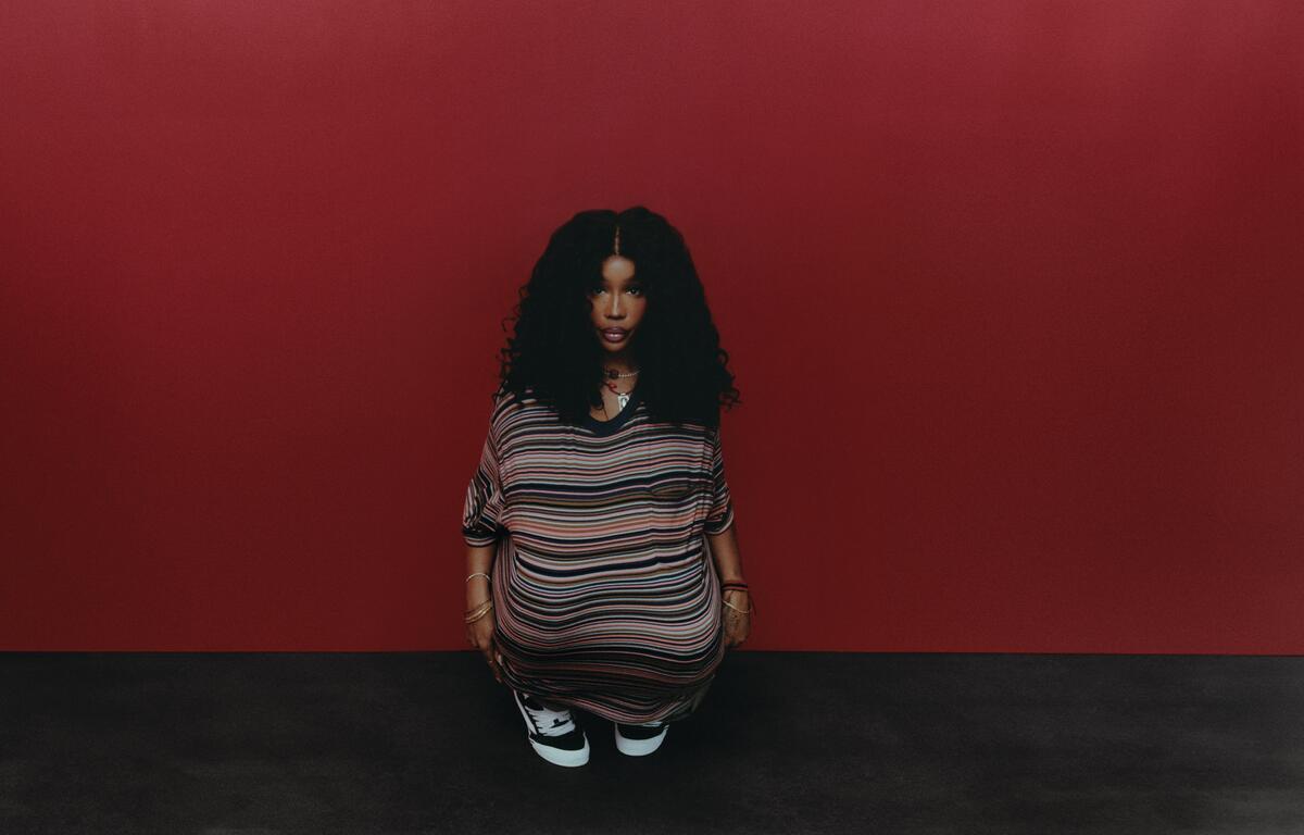 반스가 싱어송라이터 SZA를 브랜드 첫 아티스틱 디렉터로 영입하며 다년간의 파트너십을 발표했다.