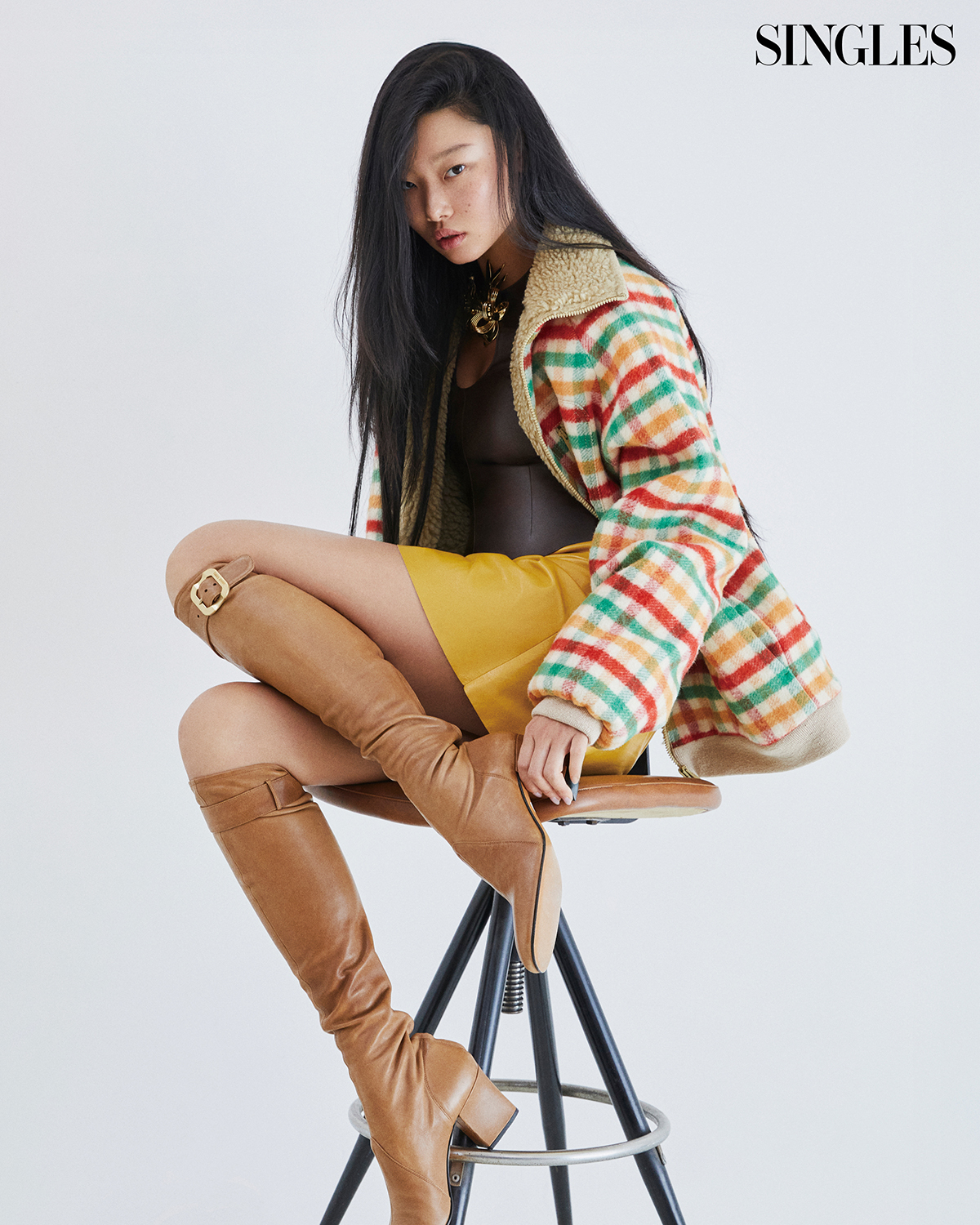 싱글즈 부츠화보 이미지. 미우미우재킷, 미우미우 셋업,미우 미우 부츠, 가죽부츠