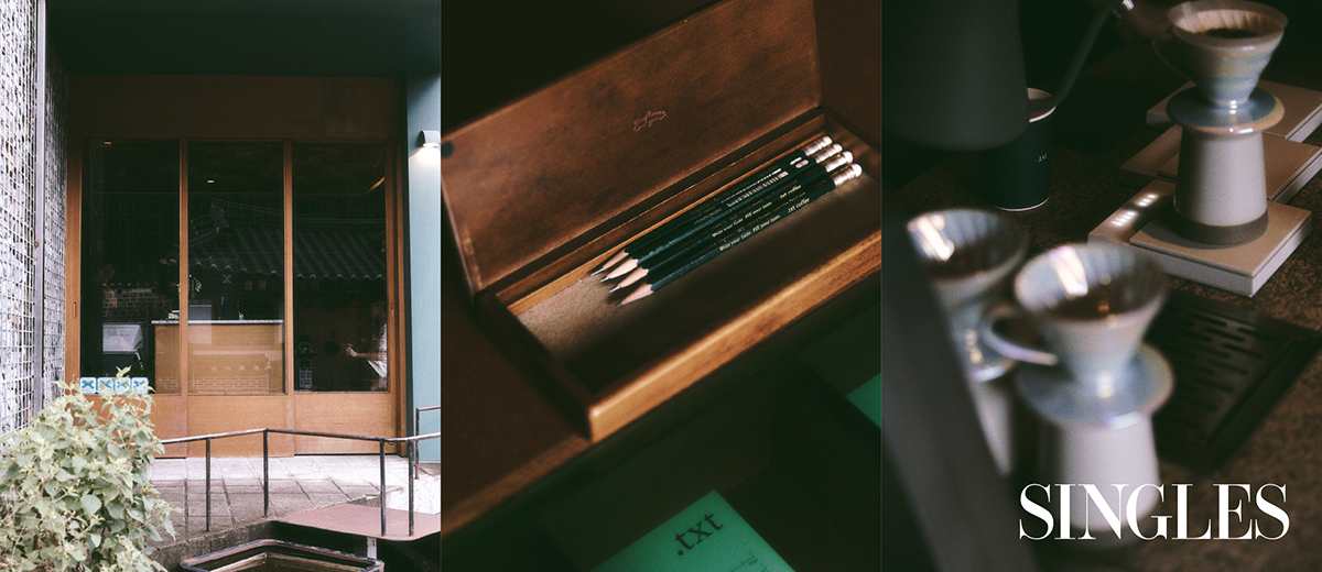 텍스트 커피 카페의 모습과 소품이미지