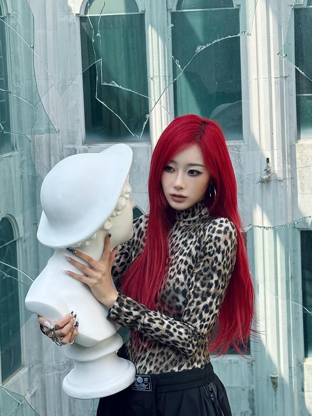 에스파 지젤의 그레이 스모키 메이크업