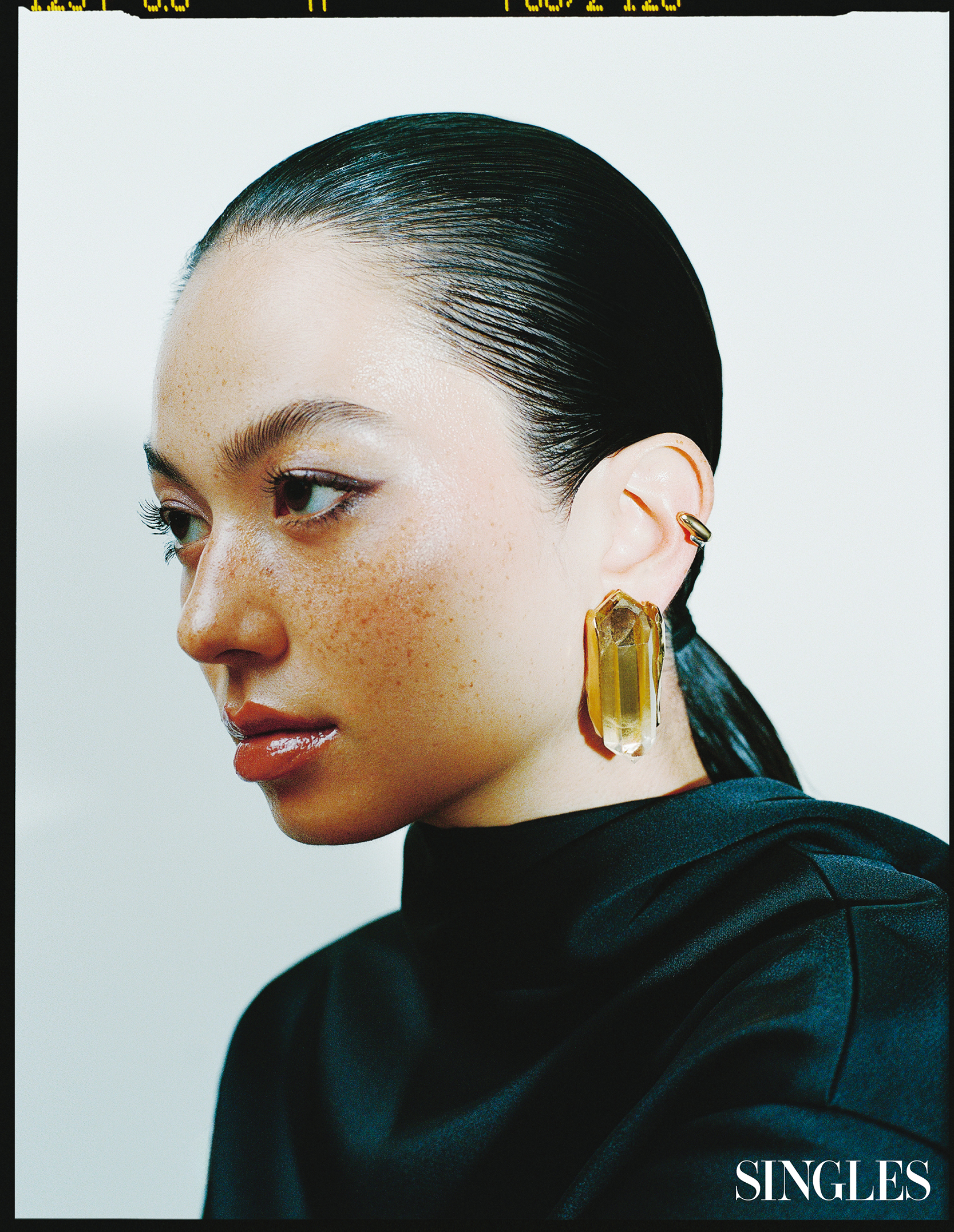 싱글즈 골드 주얼리 화보 이미지 