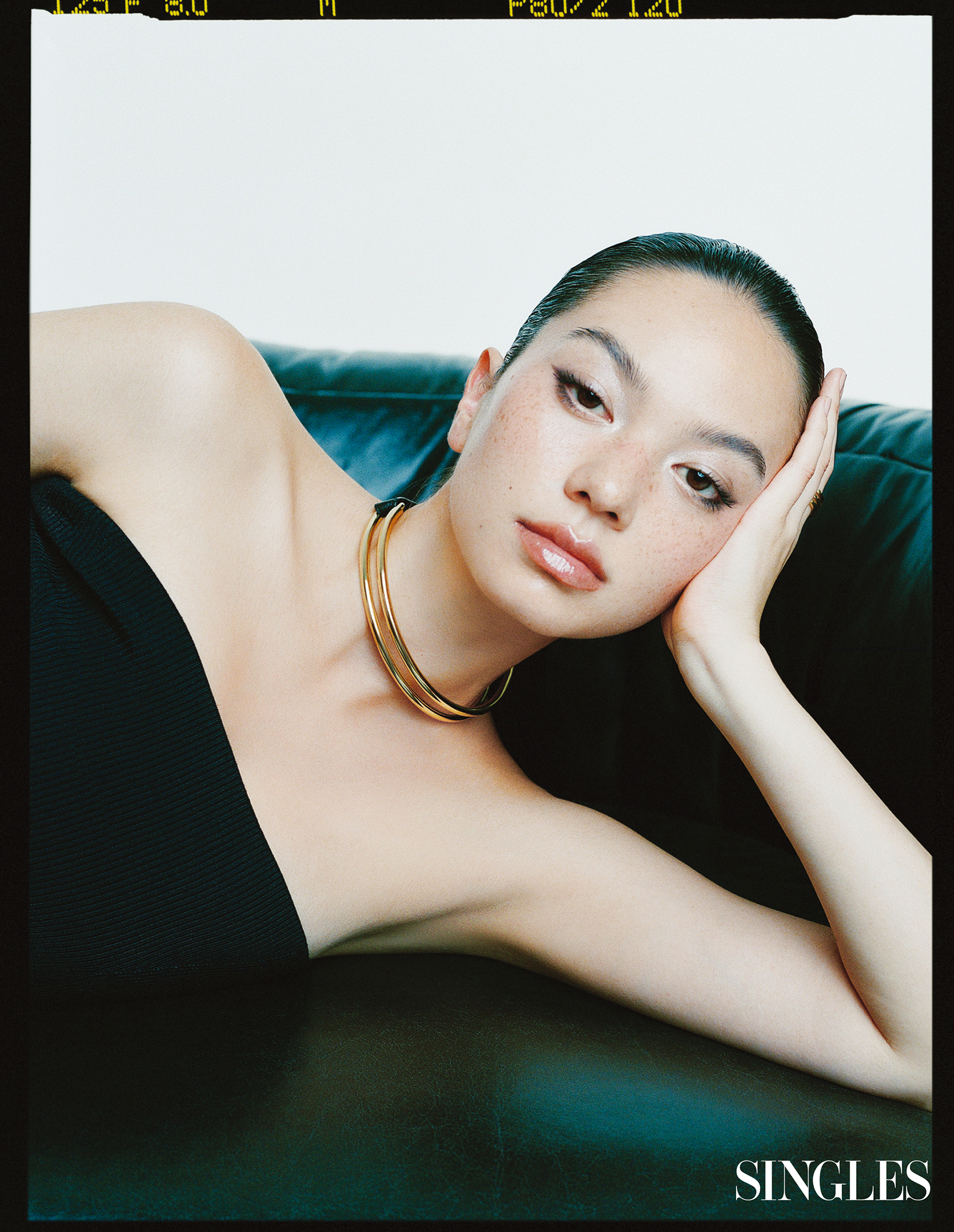 싱글즈 골드 주얼리 화보 이미지 