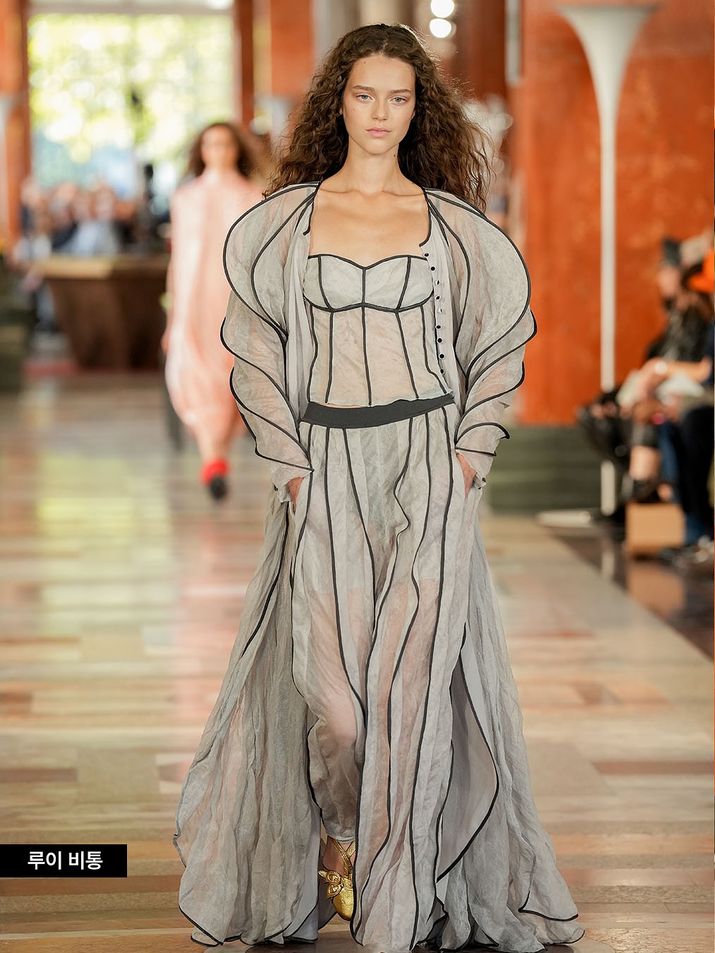 2026 S/S 파리 패션위크 루이 비통 런웨이