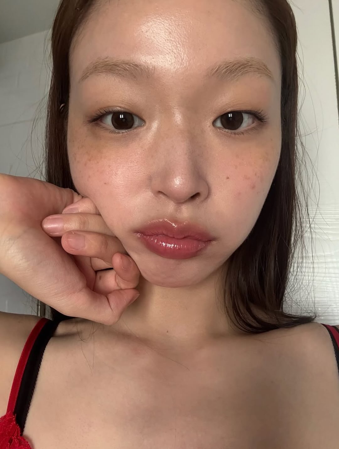 유채원 눈썹 탈색