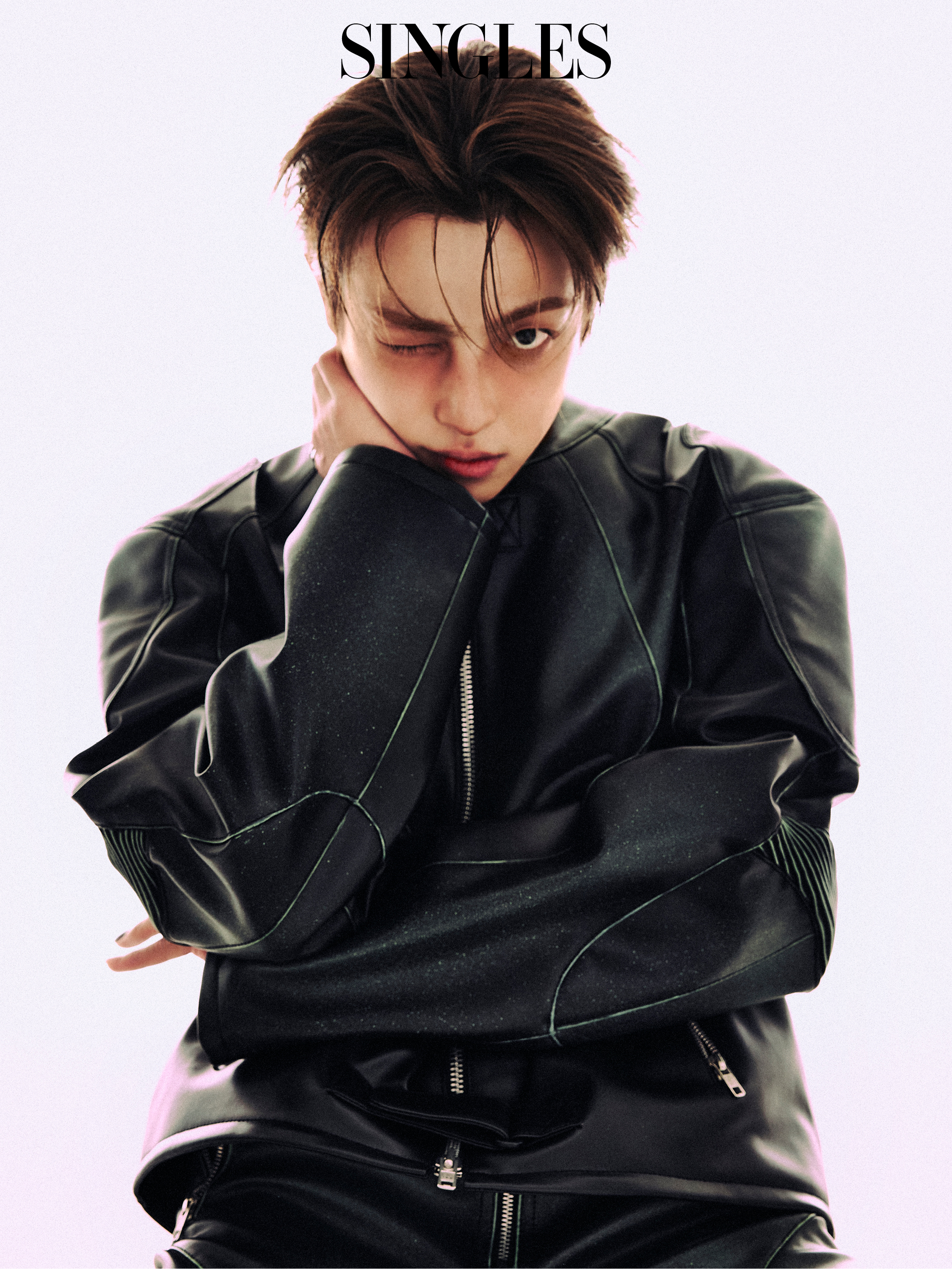 에이티즈 홍중의 싱글즈 재팬 12월 호 화보 이미지