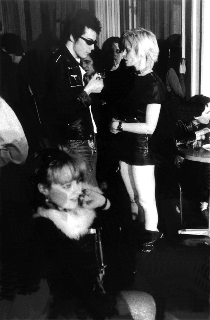 나나의 연인 렌이 착용하는 자물쇠 목걸이는 시드 비셔스를 오마주한 요소