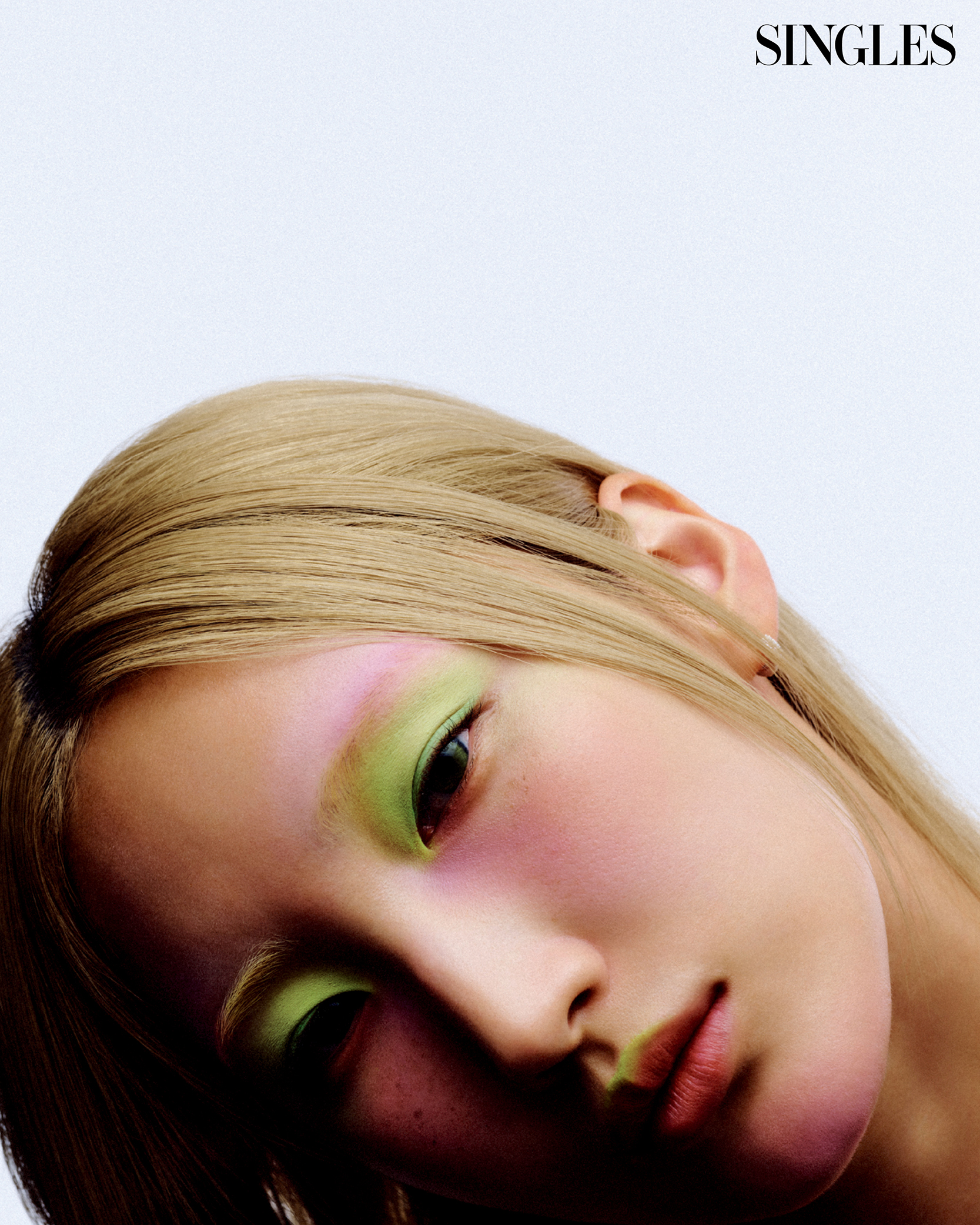 싱글즈 12월 호 그린 메이크업 이미지
