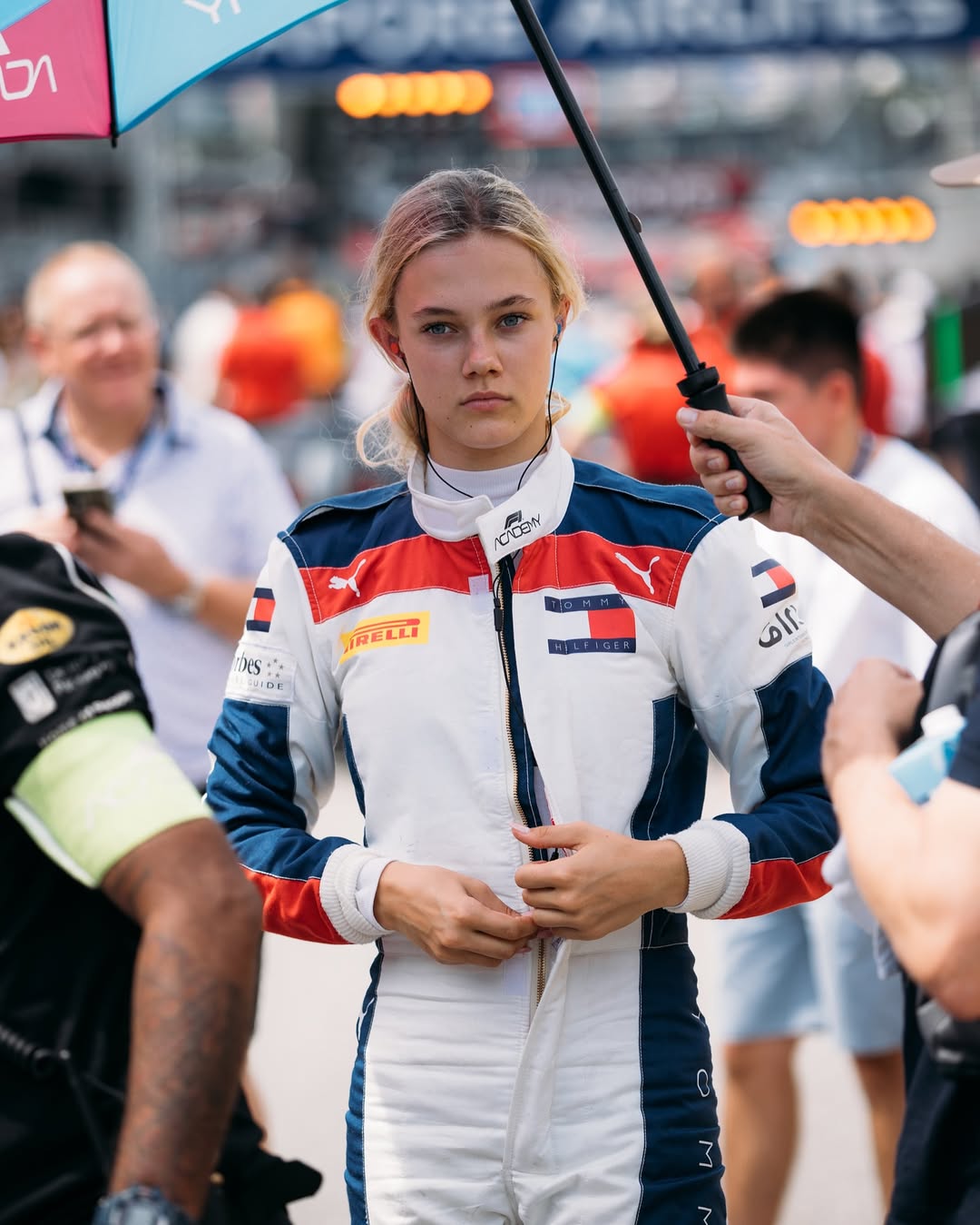 16세의 덴마크 레이싱 선수 알바 라르센