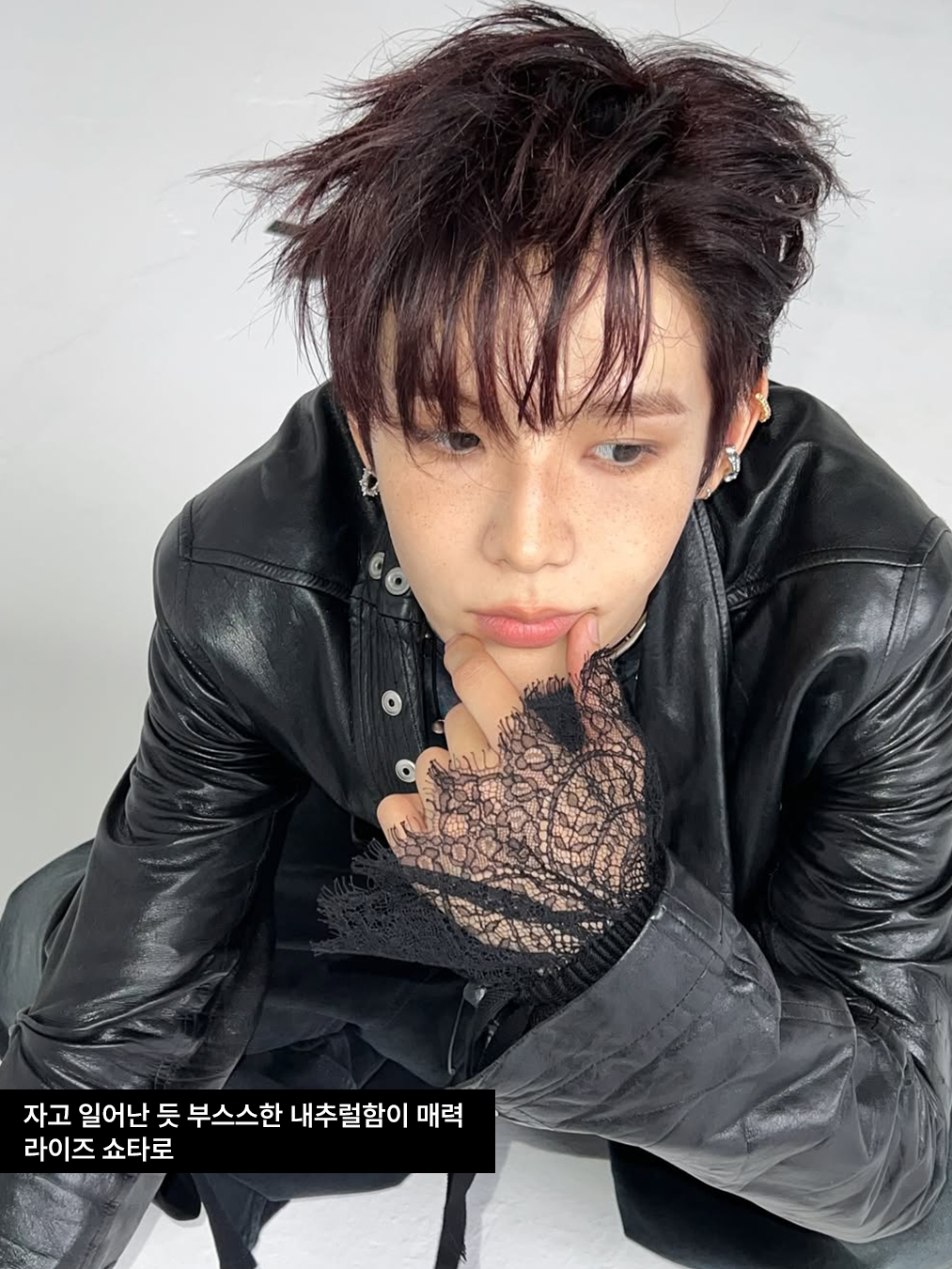  스파이키 헤어를 한 라이즈 멤버 쇼타로의 셀카 spiky hair riize shotaro