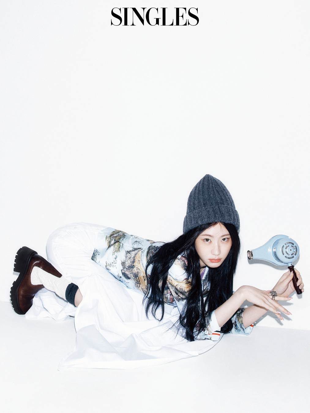 있지 채령의 싱글즈 1월 호 화보 이미지