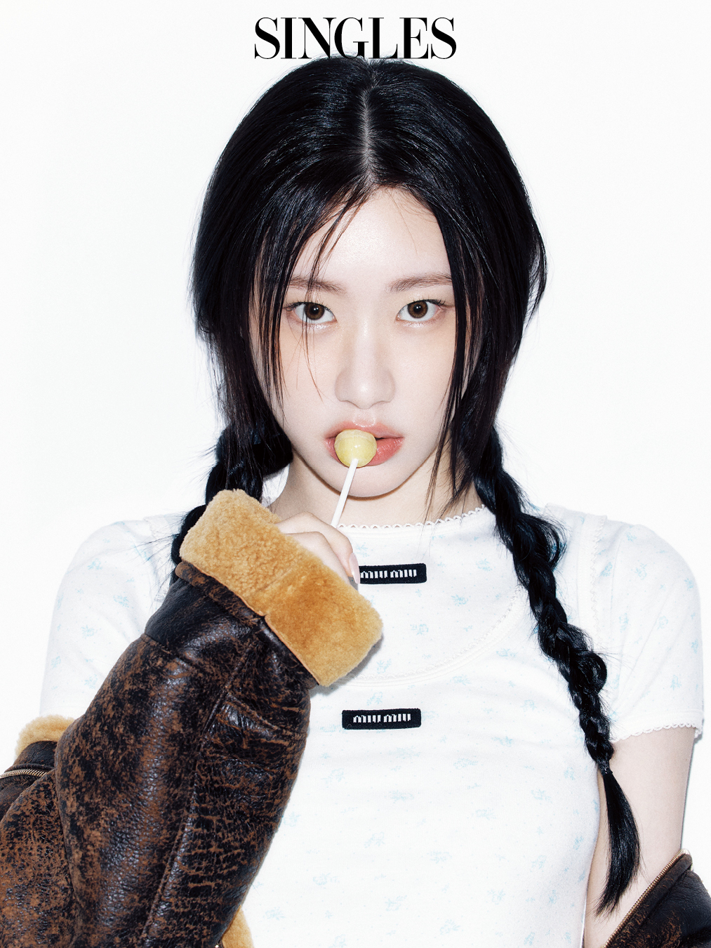 있지 채령의 싱글즈 1월 호 화보 이미지
