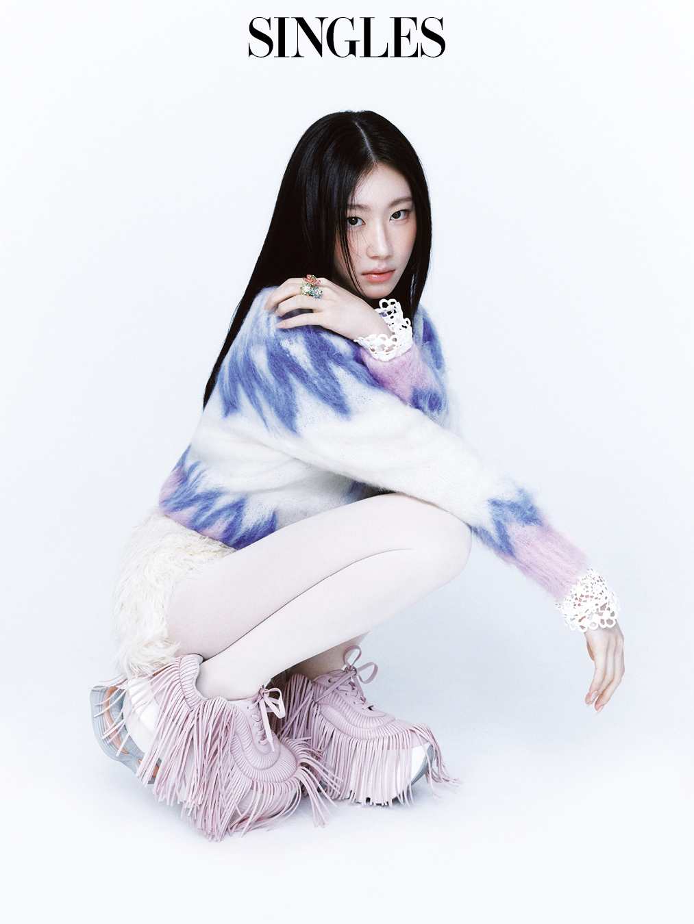 있지 채령의 싱글즈 1월 호 화보 이미지