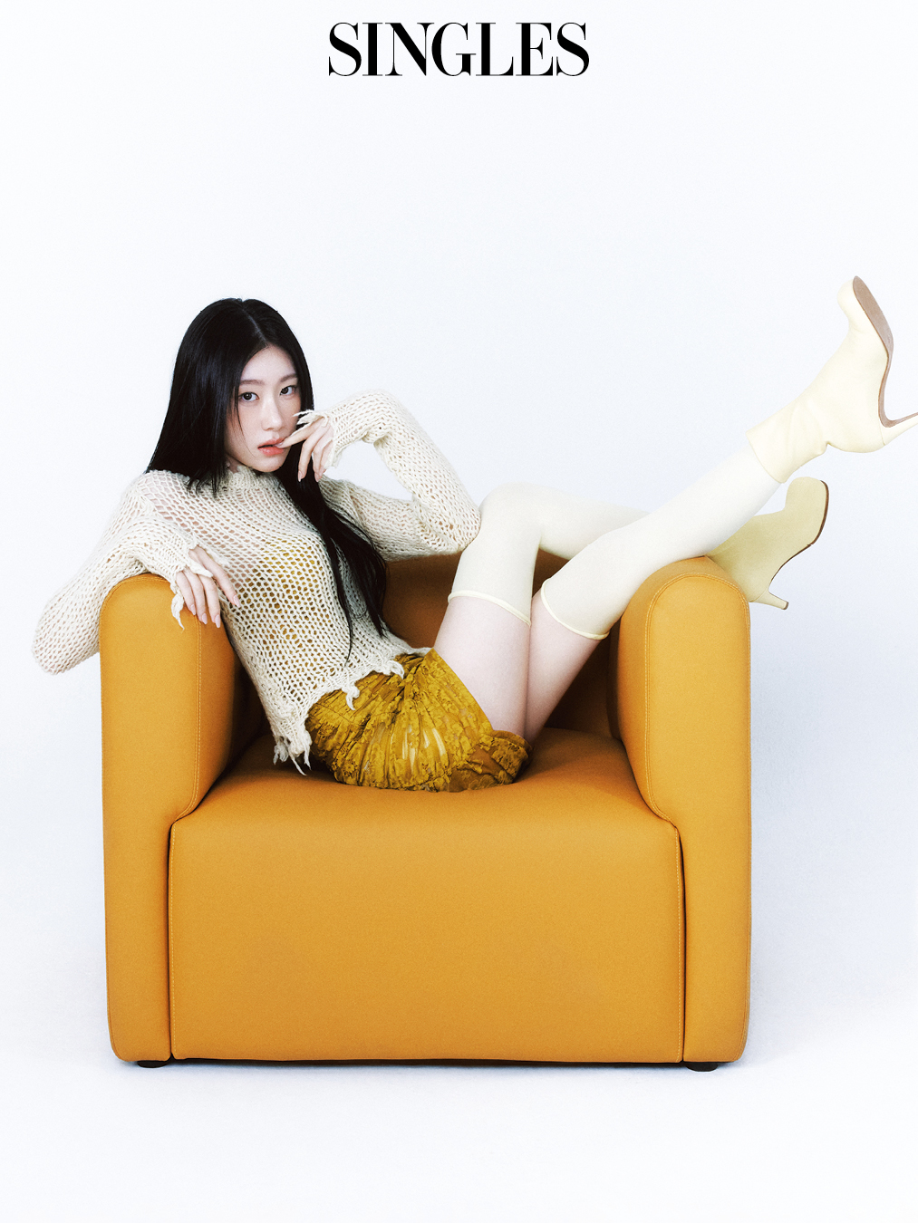 있지 채령의 싱글즈 1월 호 화보 이미지