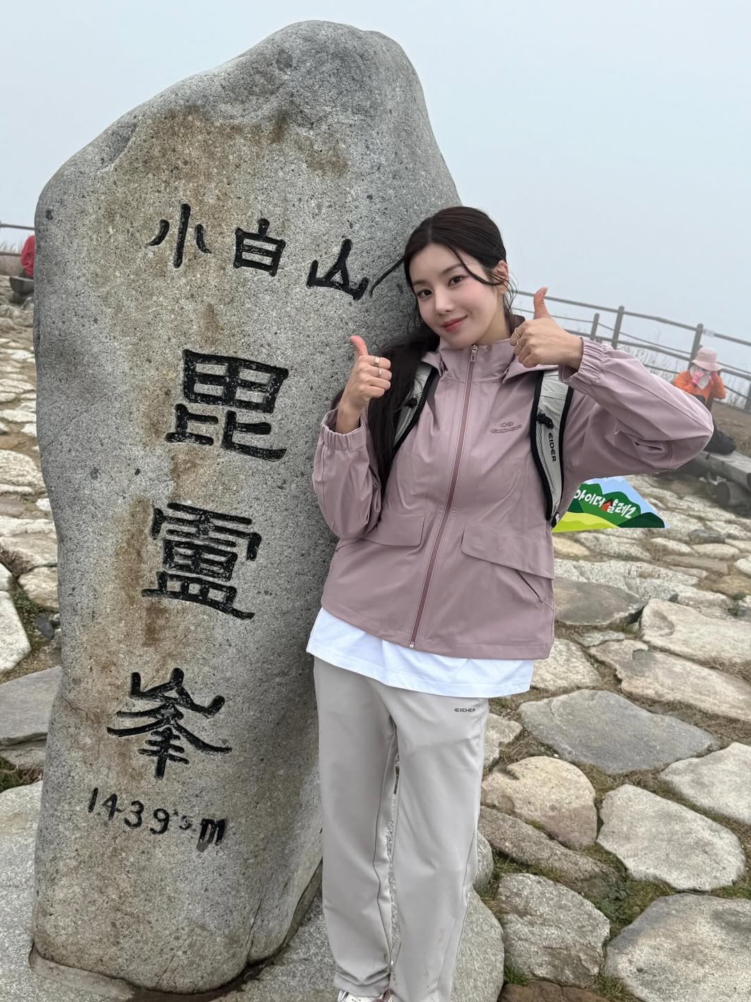 이미지 출처 : 권은비 인스타그램 @silver_rain.__