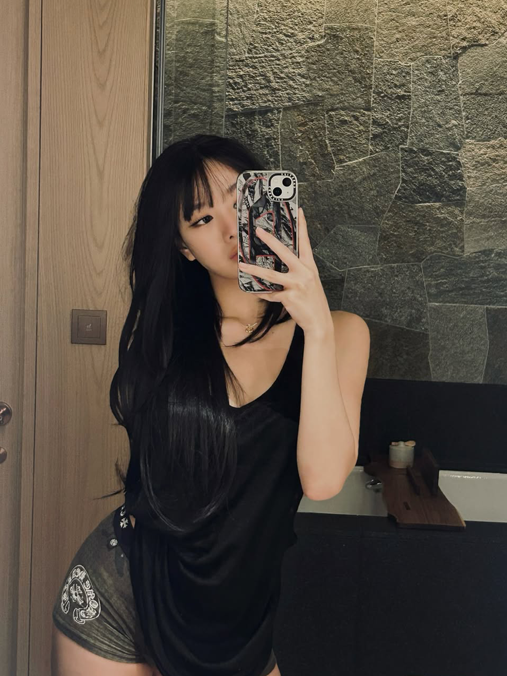 크롬하츠 카모 복서 브리프를 착용한 키스 오브 라이프 나띠