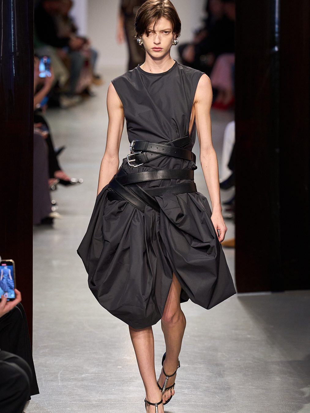 크리스토퍼 에스버 2025 FW 컬렉션 룩 사진