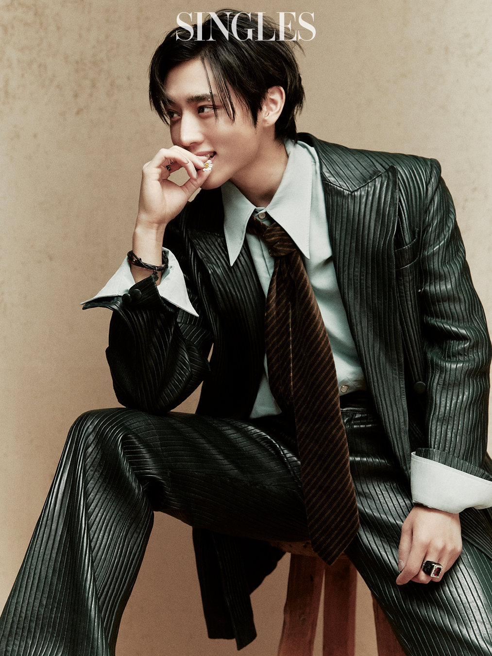싱글즈 2월 호 더보이즈 선우 화보 이미지