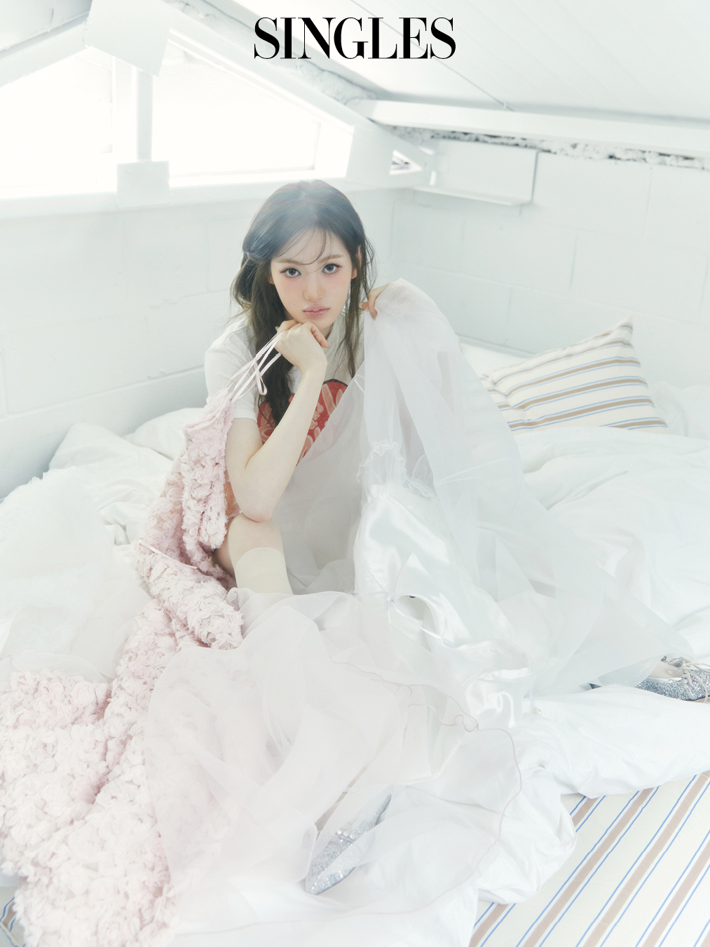 싱글즈 3월 호 수이 화보 이미지