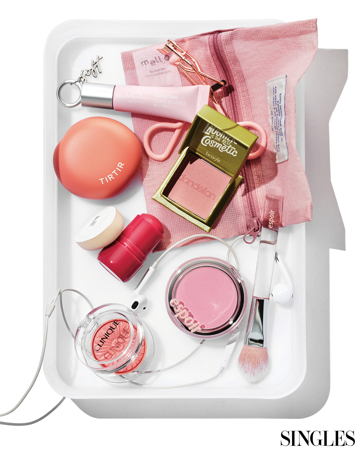 싱글즈 3월 호 봄 메이크업 제품 이미지