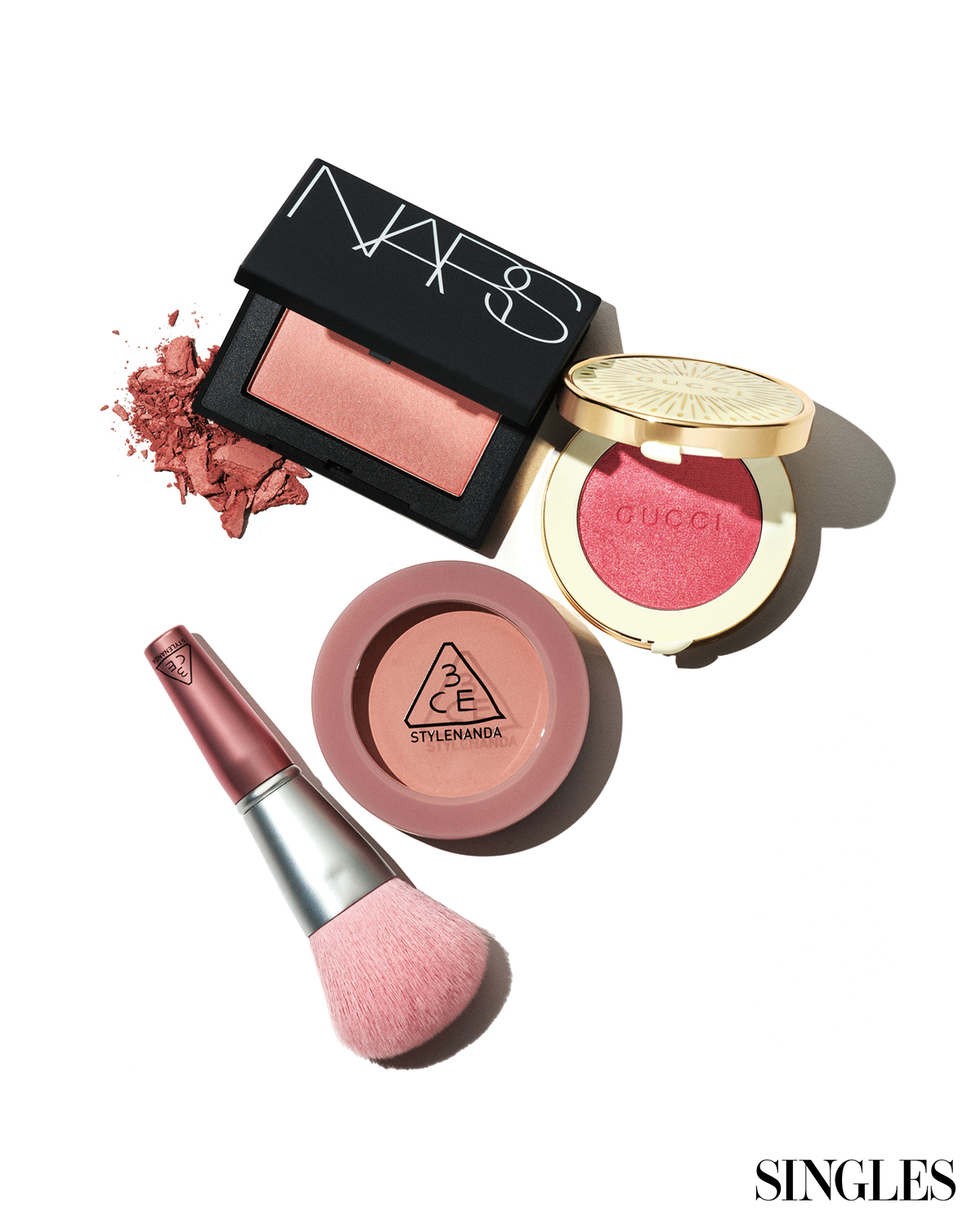 싱글즈 3월 호 봄 메이크업 제품 이미지