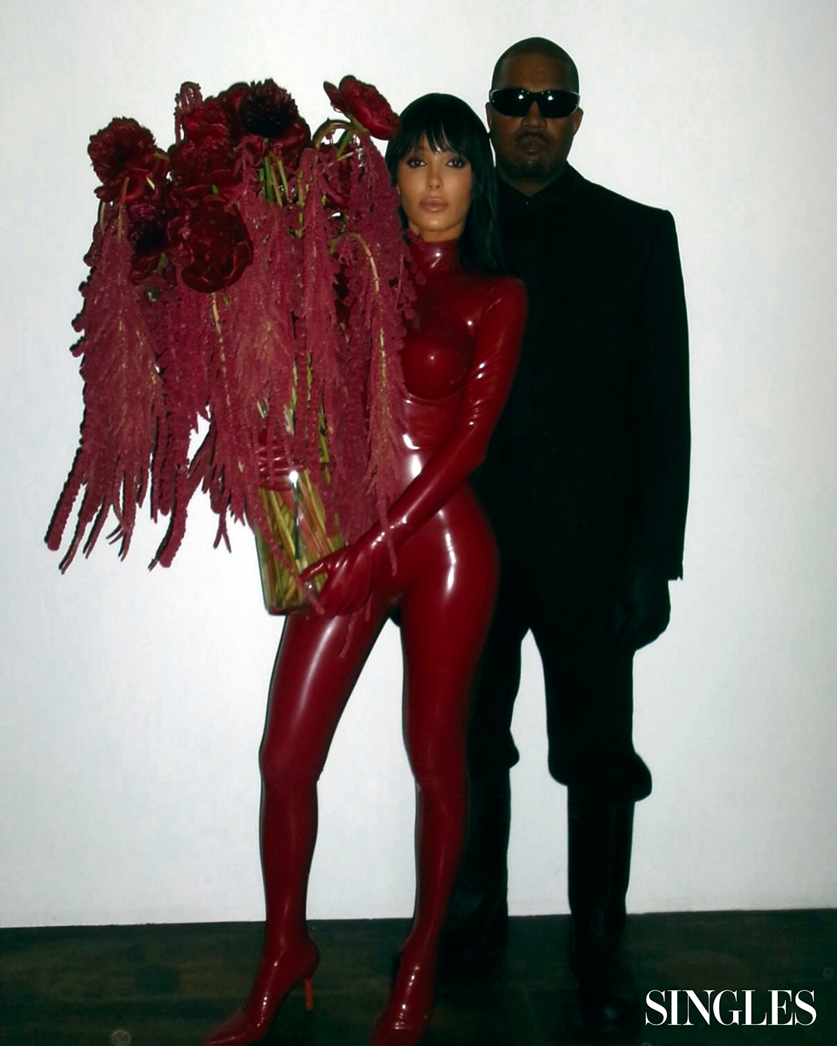 YE가 비앙카 센소리의 전시 축하 기념으로 선물한 꽃.