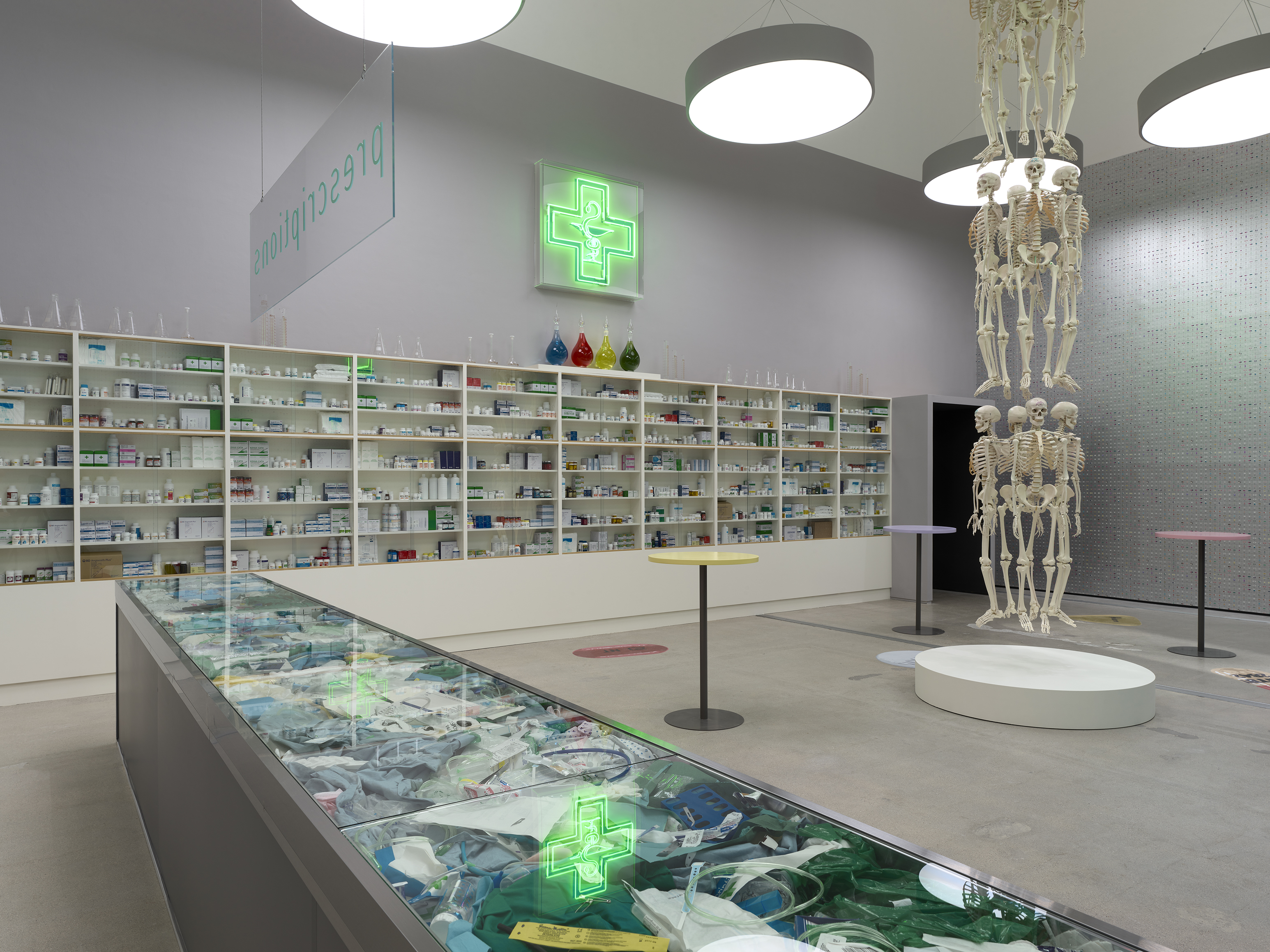 데이미언 허스트 국립현대미술관 <데이미언 허스트 : 진실은 없어 그러나 모든 것은 가능하지> 전시 전경