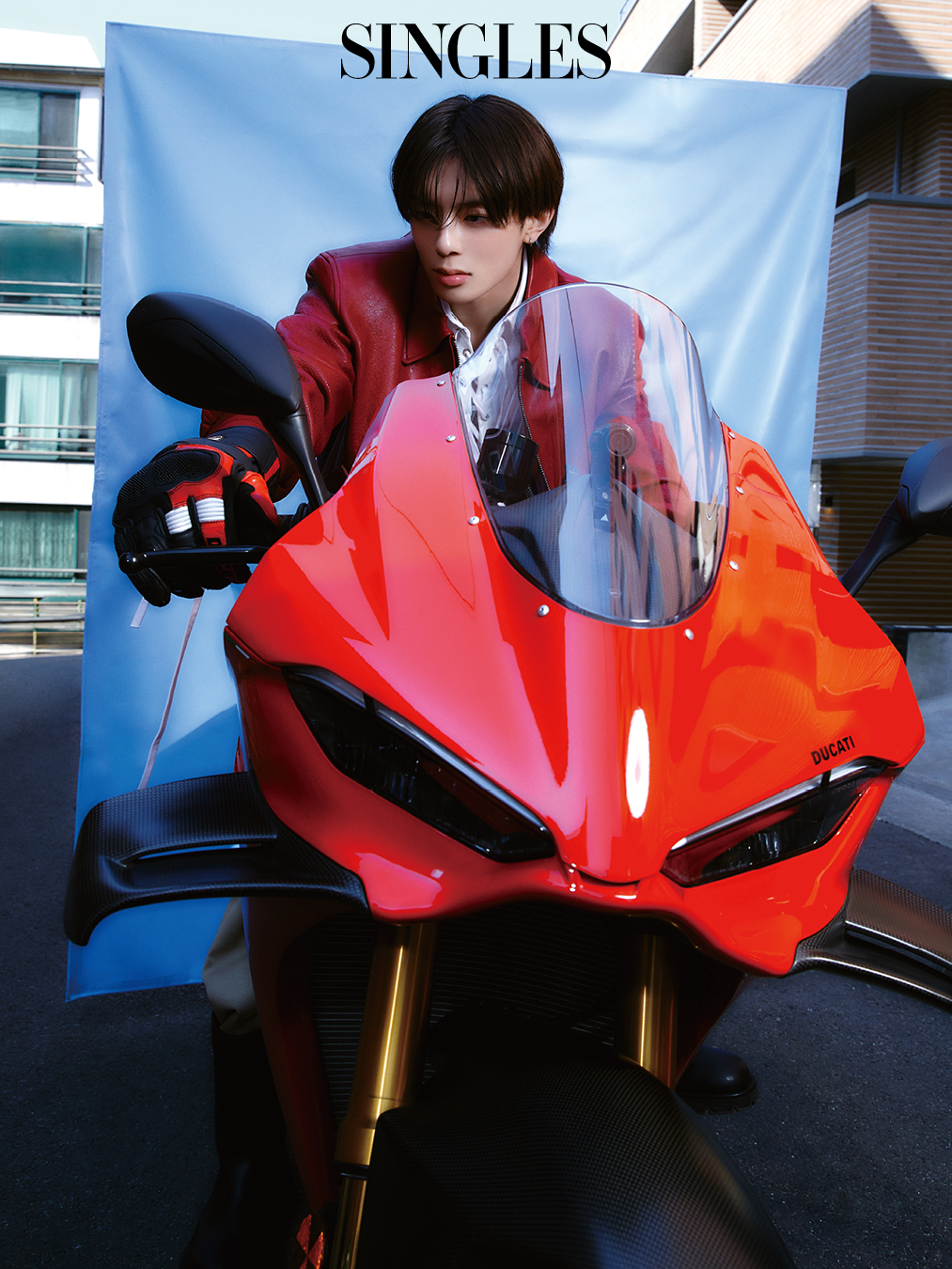 싱글즈 4월 호 강민 화보이미지