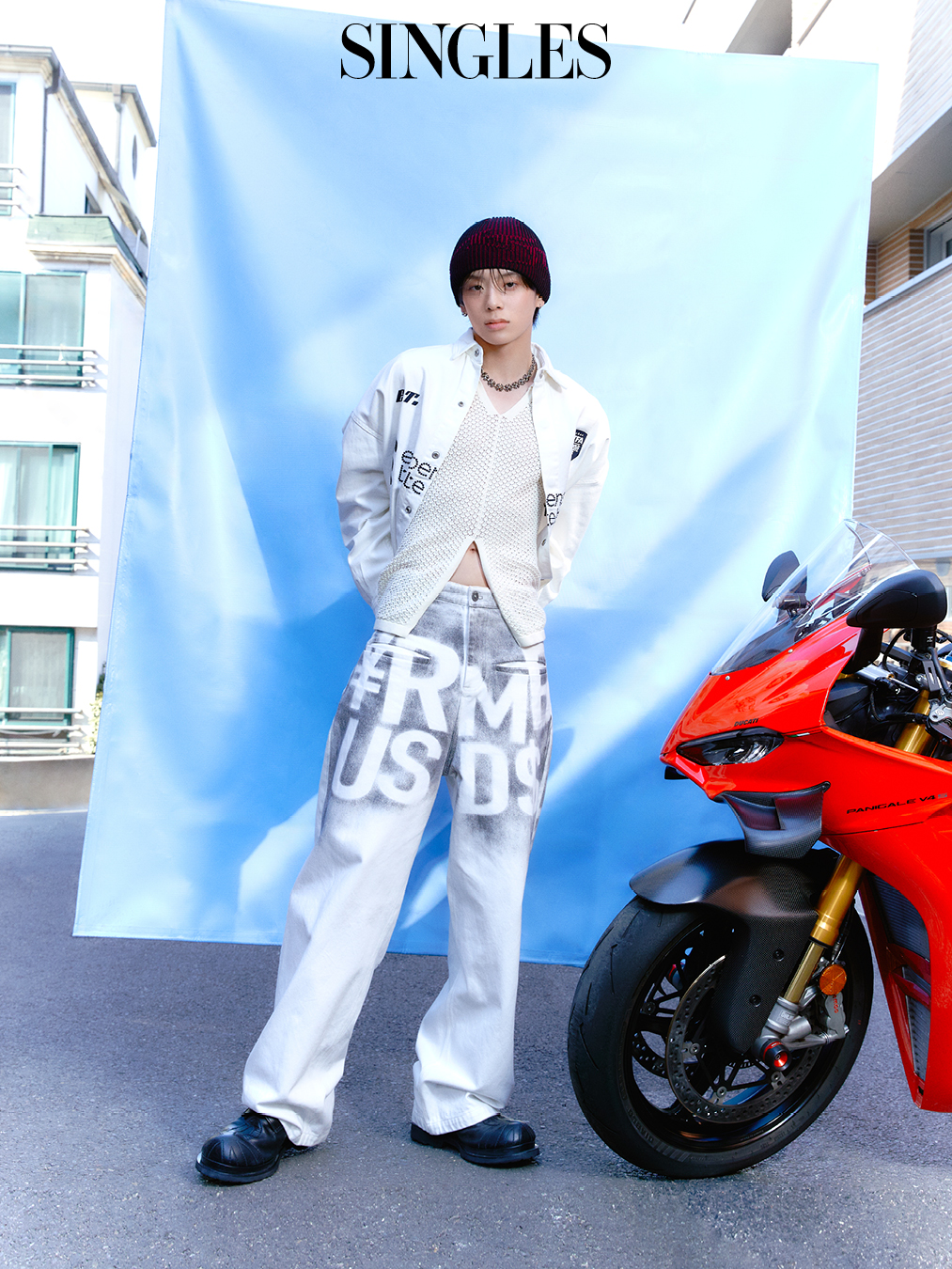 싱글즈 4월 호 강민 화보이미지