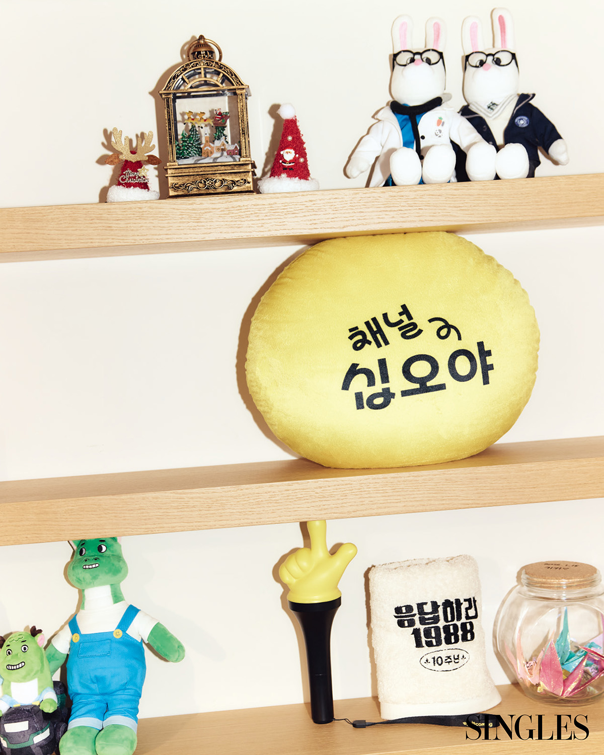 ‘채널 십오야’ 굿즈를 포함한 그동안 에그이즈커밍이 선보인 다양한 굿즈.