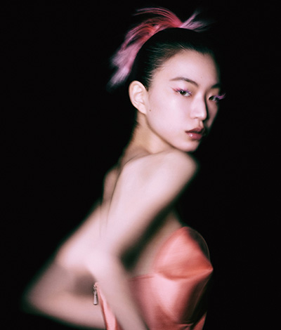 장미의 조각으로 완성한 메이크업