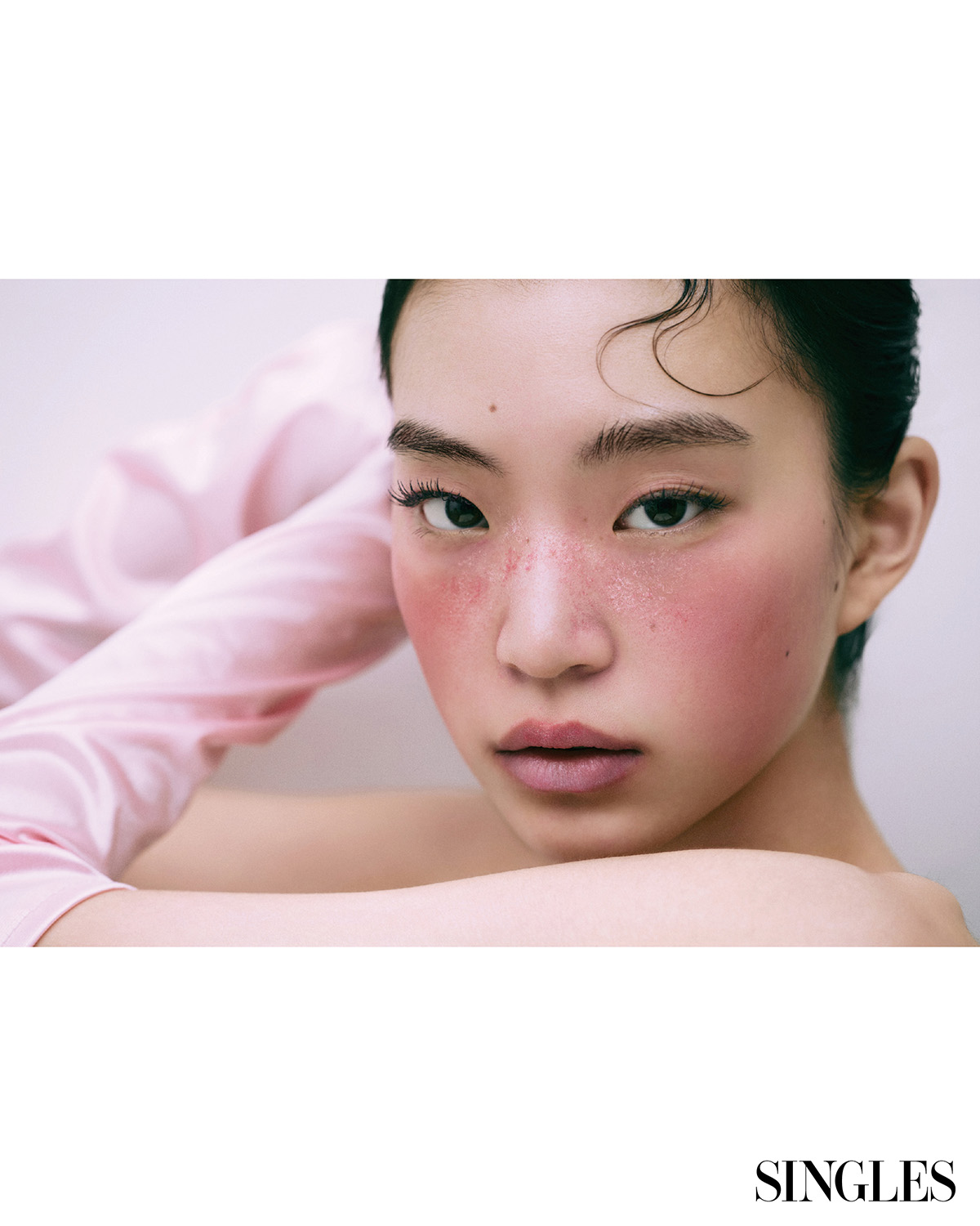  싱글즈 5월 호 뷰티 메이크업 화보 이미지