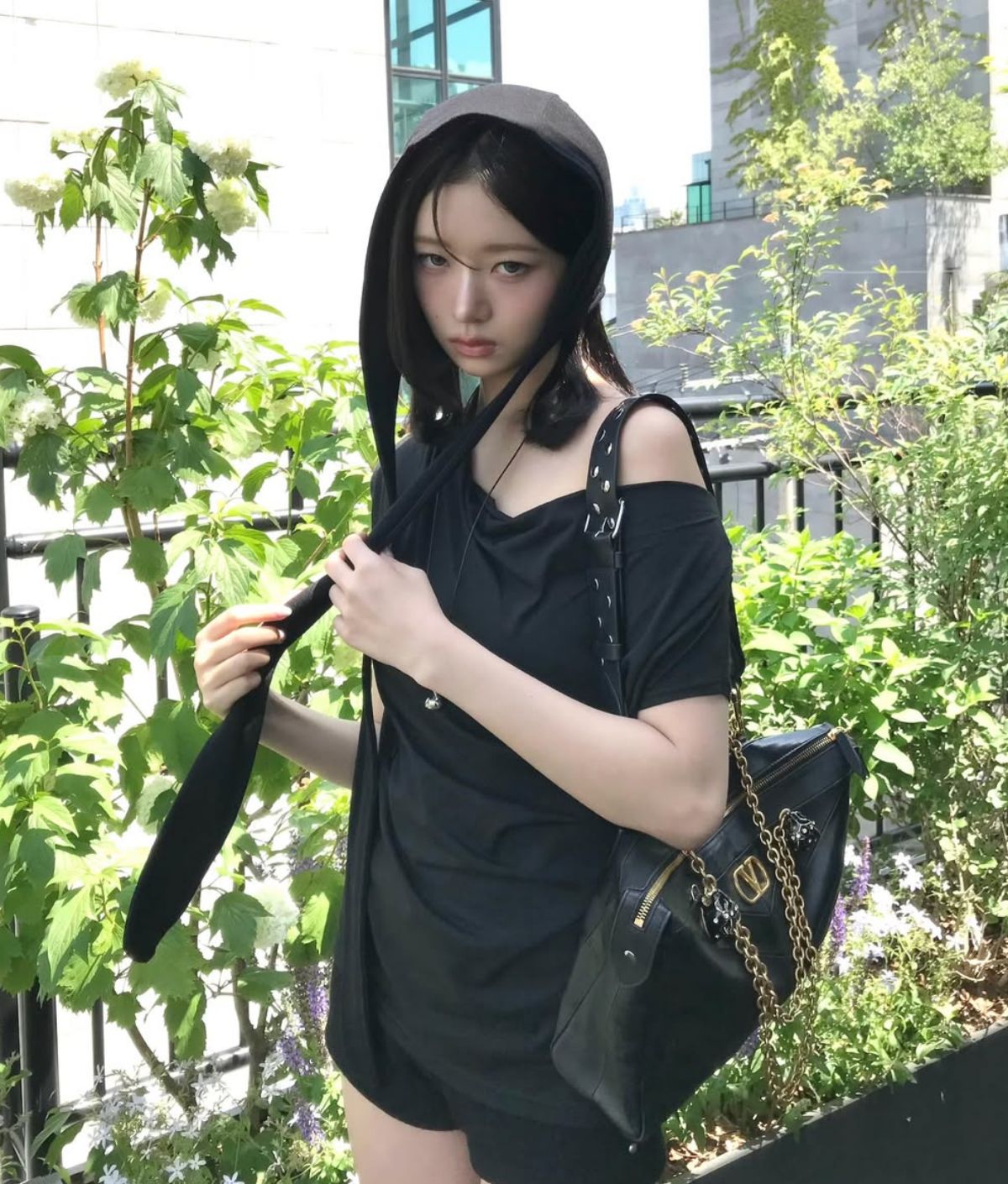 올블랙은 여름이 제철! 너무 더우면 까만 긴 옷 입자
