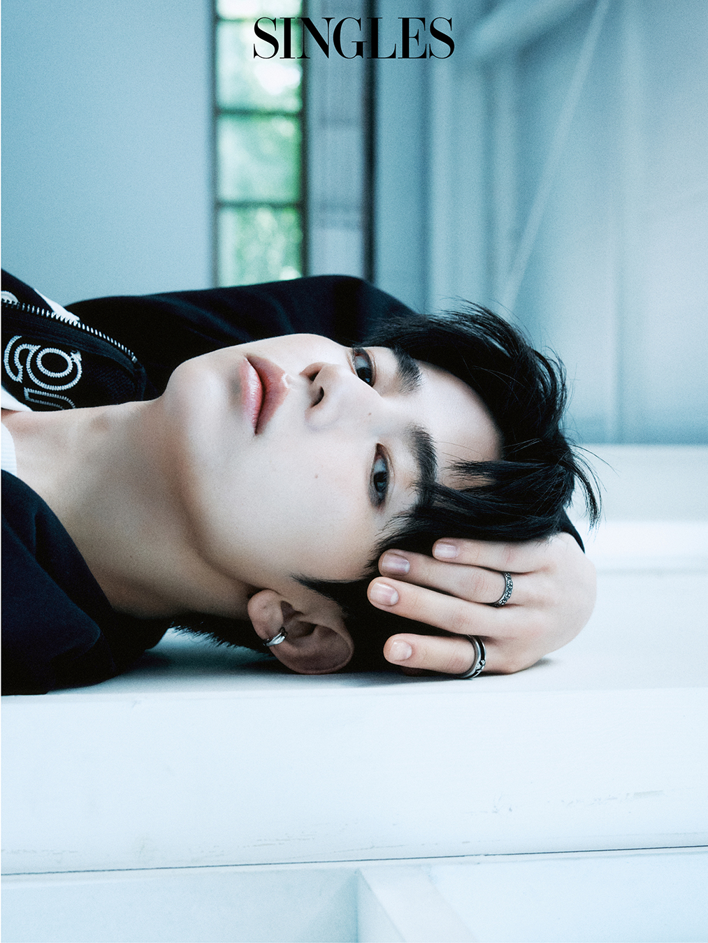 장하오의 싱글즈 7월 호 화보 이미지