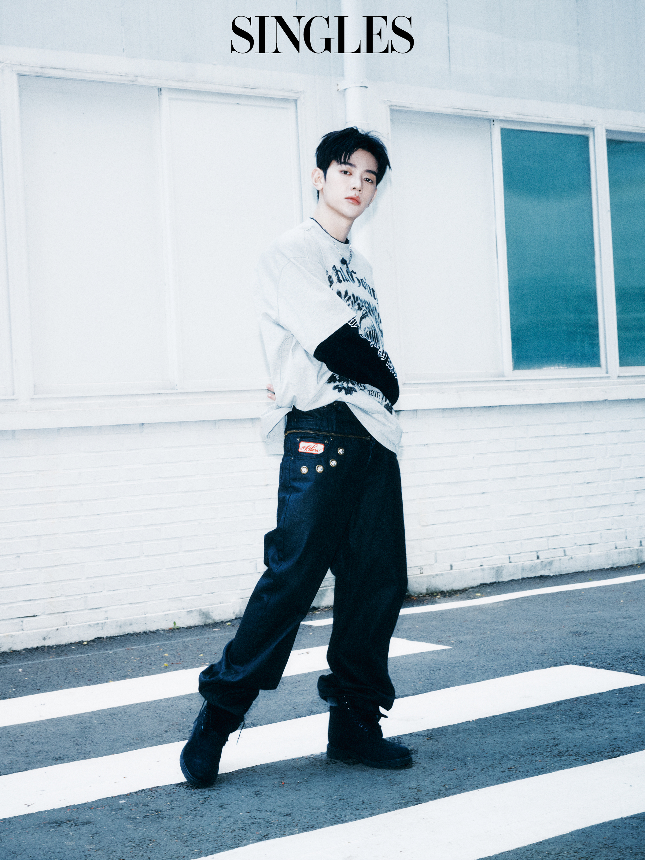 장하오의 싱글즈 7월 호 화보 이미지