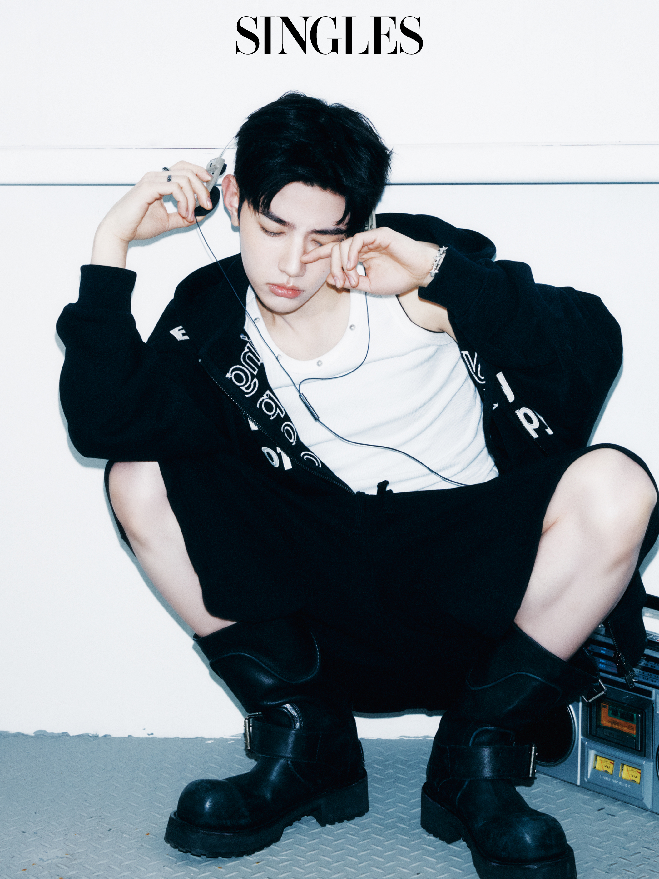 장하오의 싱글즈 7월 호 화보 이미지